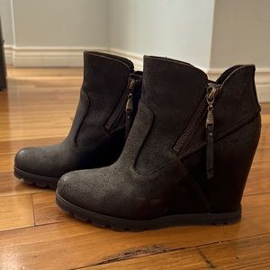 Ugg wedge ankle boots brown size 6